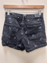 Load image into Gallery viewer, American Eagle Shorts Size 0
