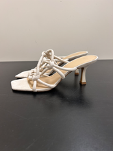 Load image into Gallery viewer, H &amp; M Dress Shoes Womens 8
