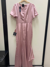 Load image into Gallery viewer, Lulus Maxi Dress Size Medium
