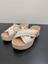 Load image into Gallery viewer, Universal Thread Sandals Womens 7.5
