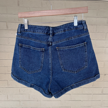 Load image into Gallery viewer, Pac Sun Shorts Size 3/4
