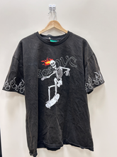 Load image into Gallery viewer, T-shirt Size Large
