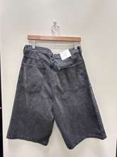 Load image into Gallery viewer, H &amp; M Shorts Size 11/12
