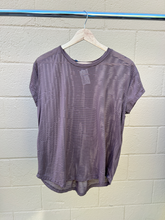 Load image into Gallery viewer, Mono B Athletic Top Size Small
