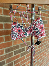 Load image into Gallery viewer, Billabong Womens Swimwear Size Large
