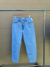 Load image into Gallery viewer, Abercrombie &amp; Fitch Denim Size 7/8 (29)
