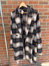 Load image into Gallery viewer, Fashion Nova Outerwear 1X Large
