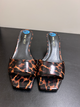 Load image into Gallery viewer, Dress Shoes Womens 6.5

