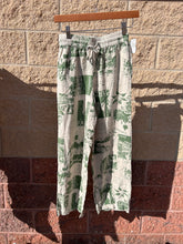 Load image into Gallery viewer, Urban Outfitters ( U ) Pants Size Extra Small
