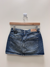 Load image into Gallery viewer, Pac Sun Short Skirt Size 24
