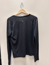 Load image into Gallery viewer, Lululemon Athletic Top Size Medium
