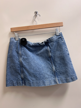Load image into Gallery viewer, Short Skirt Size Small
