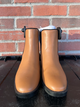 Load image into Gallery viewer, Aerosoles Boots Womens 5
