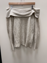 Load image into Gallery viewer, Abercrombie &amp; Fitch Sweater Size Small
