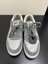 Load image into Gallery viewer, Nike Womens Athletic Shoes Womens 9.5
