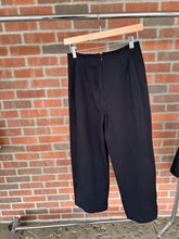Load image into Gallery viewer, Urban Outfitters ( U ) Pants Size Small
