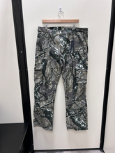 Load image into Gallery viewer, Nova Men Pants Size 40
