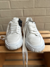 Load image into Gallery viewer, Casual Shoes Womens 7
