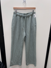 Load image into Gallery viewer, Comfrt Pants Size Large
