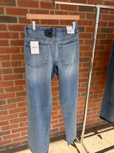 Load image into Gallery viewer, Forever 21 Denim Size 2 (26)
