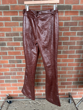 Load image into Gallery viewer, Motel Pants Size Medium
