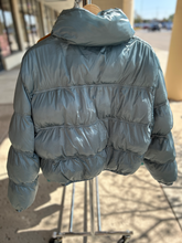 Load image into Gallery viewer, Wild Fable Heavy Outerwear Size Small
