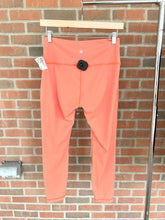 Load image into Gallery viewer, Lulu Lemon Athletic Pants Size 7/8 (29)
