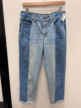 Load image into Gallery viewer, American Eagle Denim Size 7/8 (29)
