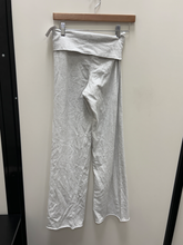 Load image into Gallery viewer, Brandy Melville Pants Size Small
