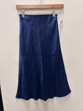 Load image into Gallery viewer, Babaton Long Skirt Size Extra Small
