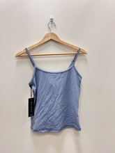 Load image into Gallery viewer, Aritzia Athletic Top Size Medium
