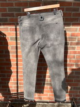 Load image into Gallery viewer, Pac Sun Pants Size 32
