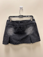 Load image into Gallery viewer, Love Tree Short Skirt Size Large
