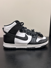 Load image into Gallery viewer, Nike Womens Athletic Shoes Womens 6
