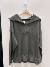 Load image into Gallery viewer, Aerie Sweatshirt Size Medium
