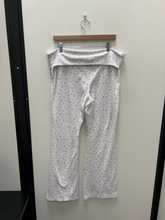 Load image into Gallery viewer, Aeropostale Pants Size Extra Large
