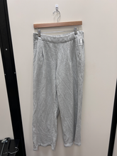 Load image into Gallery viewer, Aerie Pants Size Medium
