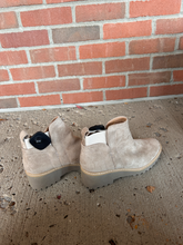 Load image into Gallery viewer, Dolce Vita Boots Womens 7.5
