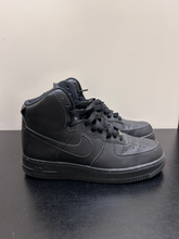 Load image into Gallery viewer, Nike Max Casual Shoes Womens 7.5
