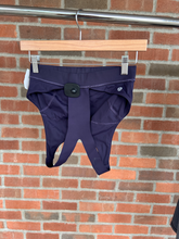 Load image into Gallery viewer, Lulu Lemon Sports Bra Size Medium
