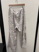 Load image into Gallery viewer, Aerie Pants Size Large
