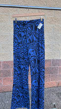 Load image into Gallery viewer, Urban Outfitters ( U ) Pants Size Medium
