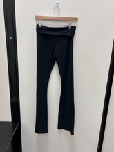 Load image into Gallery viewer, Brandy Melville Pants Size Small
