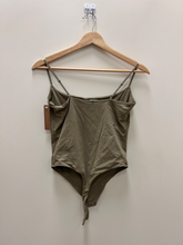 Load image into Gallery viewer, Skims Tank Top Size Large
