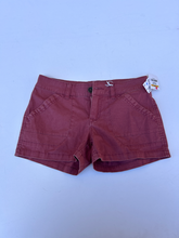 Load image into Gallery viewer, Union Bay Shorts Size 3/4
