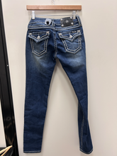 Load image into Gallery viewer, Miss Me Denim Size 2 (26)

