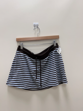 Load image into Gallery viewer, Wild Fable Short Skirt Size Medium
