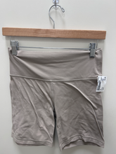 Load image into Gallery viewer, Tna Athletic Shorts Size Medium
