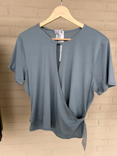 Load image into Gallery viewer, Lulu Lemon Athletic Top Size Large
