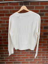 Load image into Gallery viewer, Sweater Size Medium
